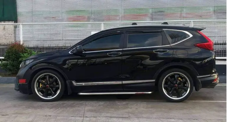 honda-cr-v-with-custom-aftermarket-wheels Honda CR-V With Custom Aftermarket Wheels